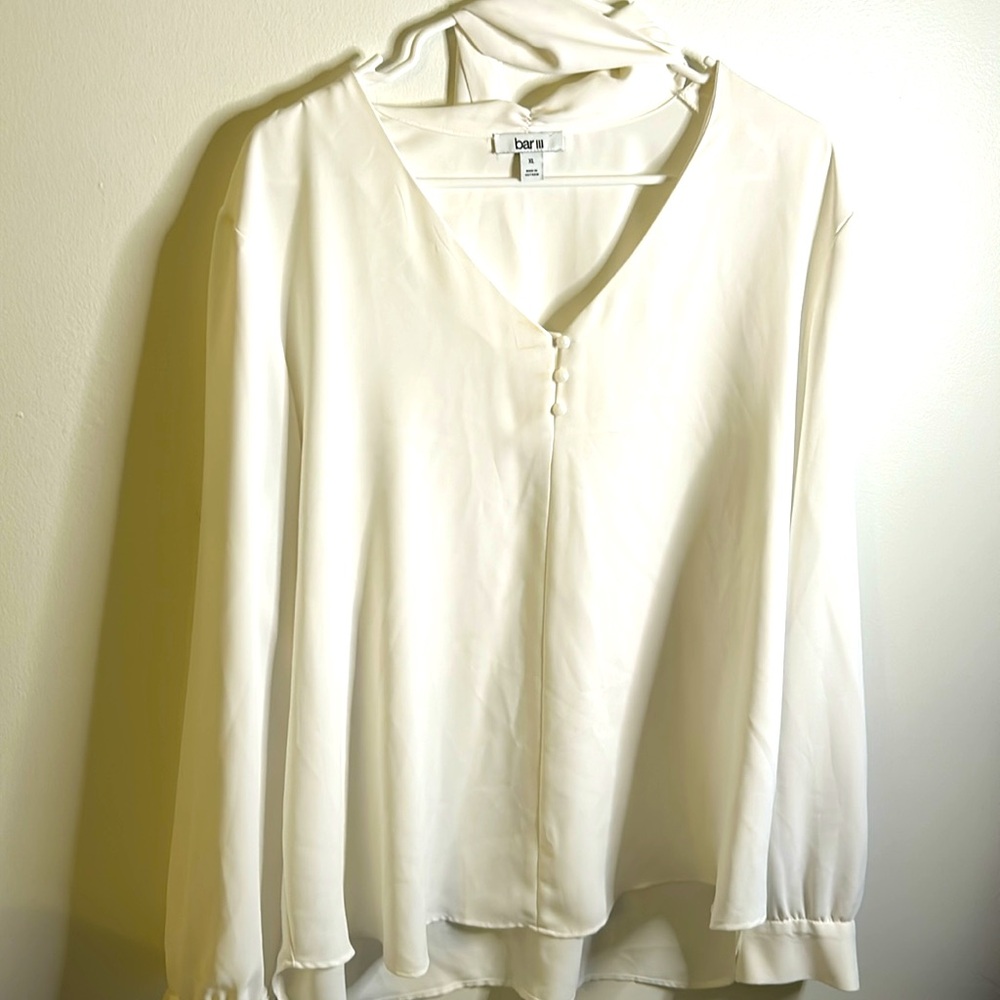 Bar lll classic white tie neck blouse size xl button cuff long sleeves